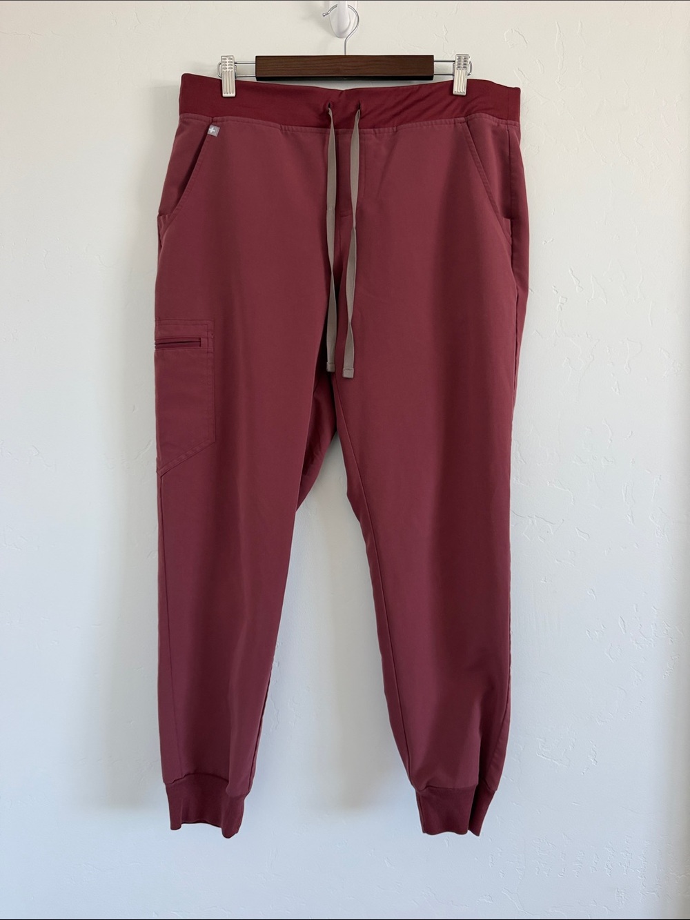 FIGS Zamora Jogger Scrub Pants Women’s Large Dark Cherry Burgundy Medical